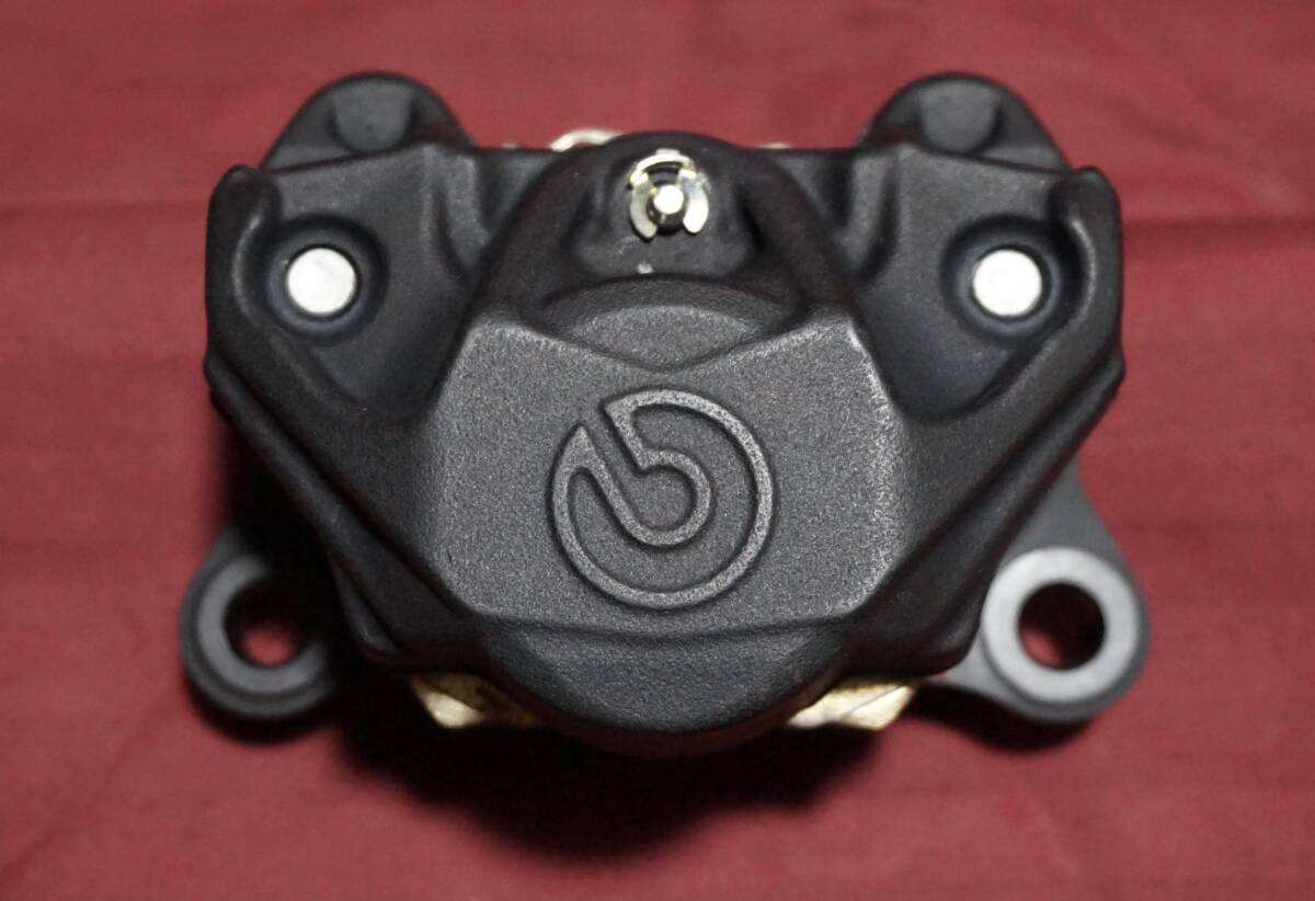 【使用極少】Brembo リア キャリパー ブラック 新カニ 84mm 20.B852.52 / ブレンボ 汎用_画像2