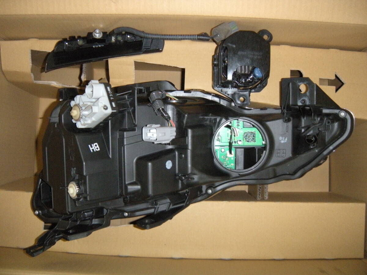 スバルBRZ（ZN6）後期型　純正左右（LEDヘッドライト、LEDデイライト、LEDフォグランプ）極上品1台分セット　小糸　STI　ハチロク　MFG_画像5