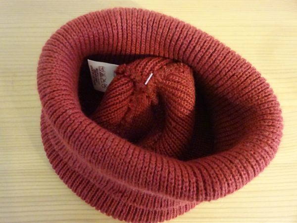 S ICHIYON PLUS S 14＋　男女兼用　赤色帽子　ニット帽　サイズ５６cm〜５８cm　ヒデトレーディング　キャップ　帽子_画像7