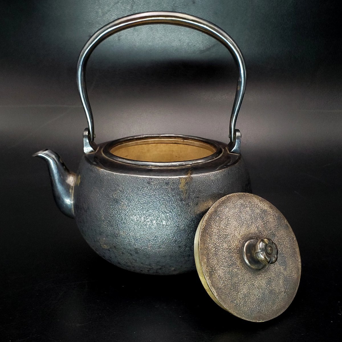 宝蔵】純銀製 銀瓶 湯沸 471.9g 煎茶道具 茶器 やかん 水注 花 宝蔵】純銀製 銀瓶 湯沸 471.9g 煎茶道具 茶器 やかん 水注 花