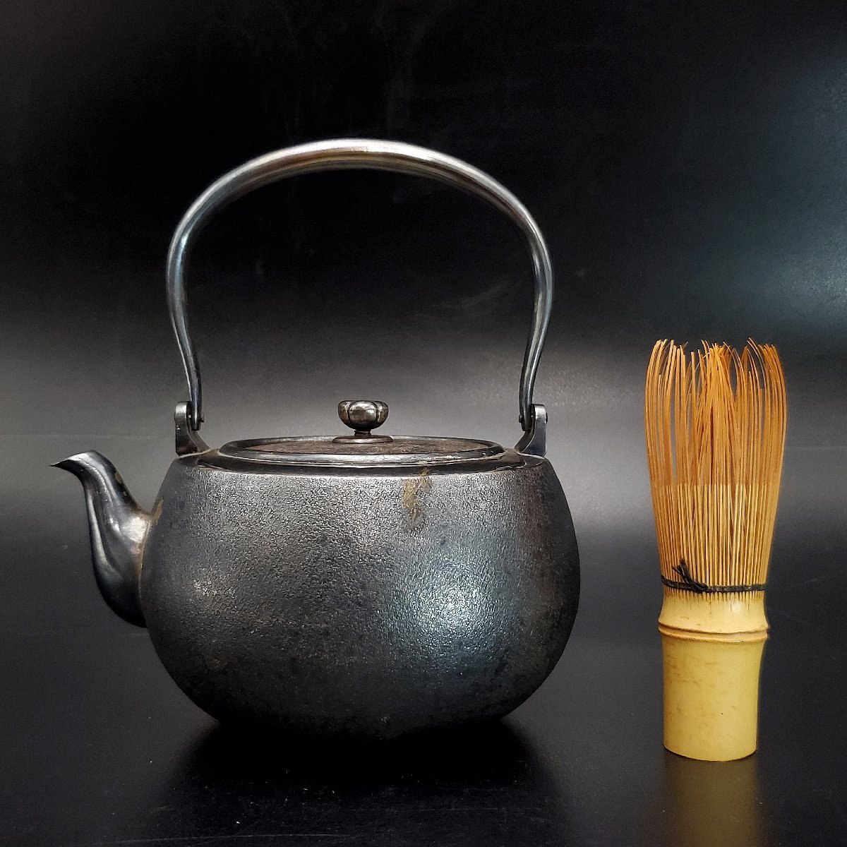 宝蔵】純銀製 銀瓶 湯沸 471.9g 煎茶道具 茶器 やかん 水注 花 宝蔵】純銀製 銀瓶 湯沸 471.9g 煎茶道具 茶器 やかん 水注 花