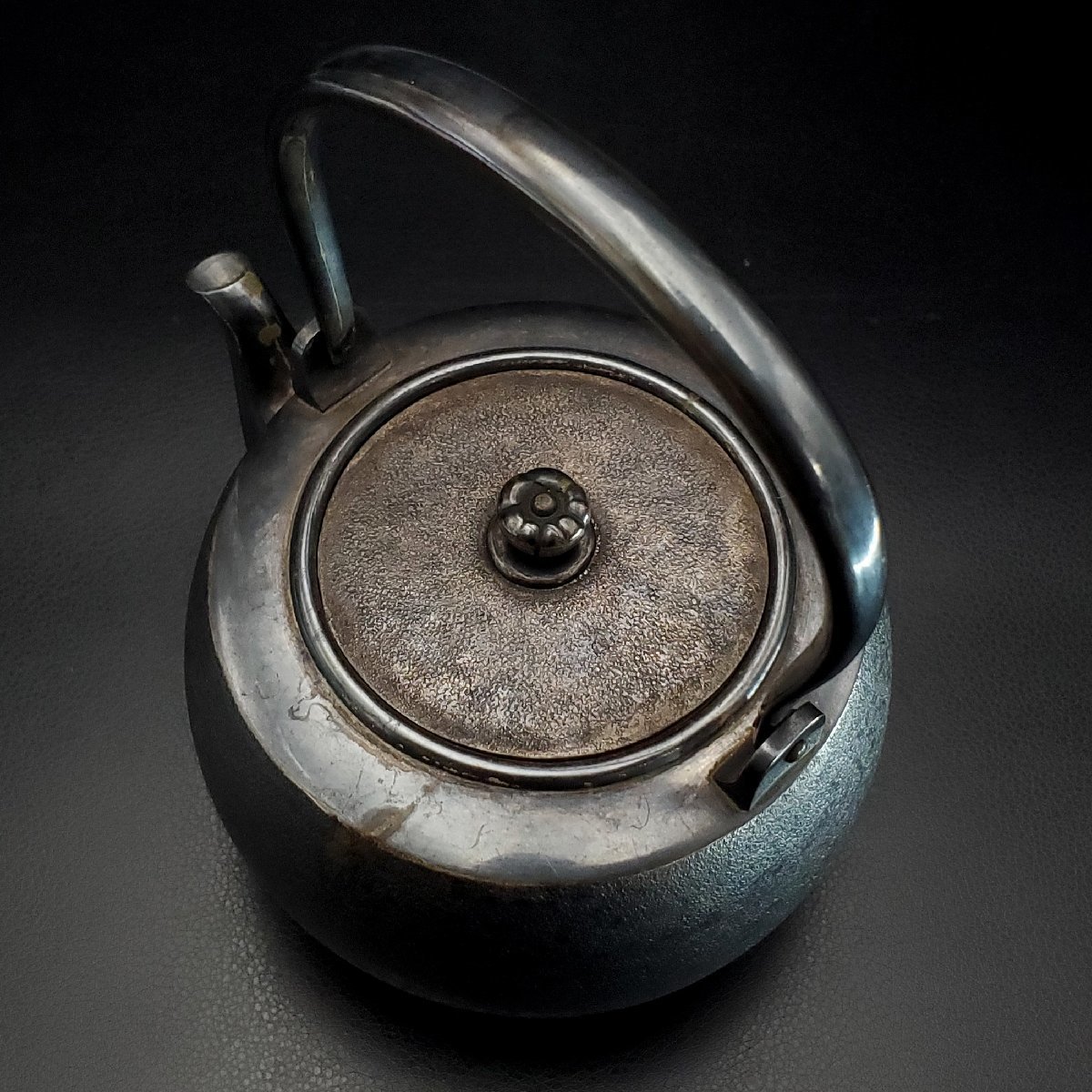 宝蔵】純銀製 銀瓶 湯沸 471.9g 煎茶道具 茶器 やかん 水注 花 宝蔵】純銀製 銀瓶 湯沸 471.9g 煎茶道具 茶器 やかん 水注 花