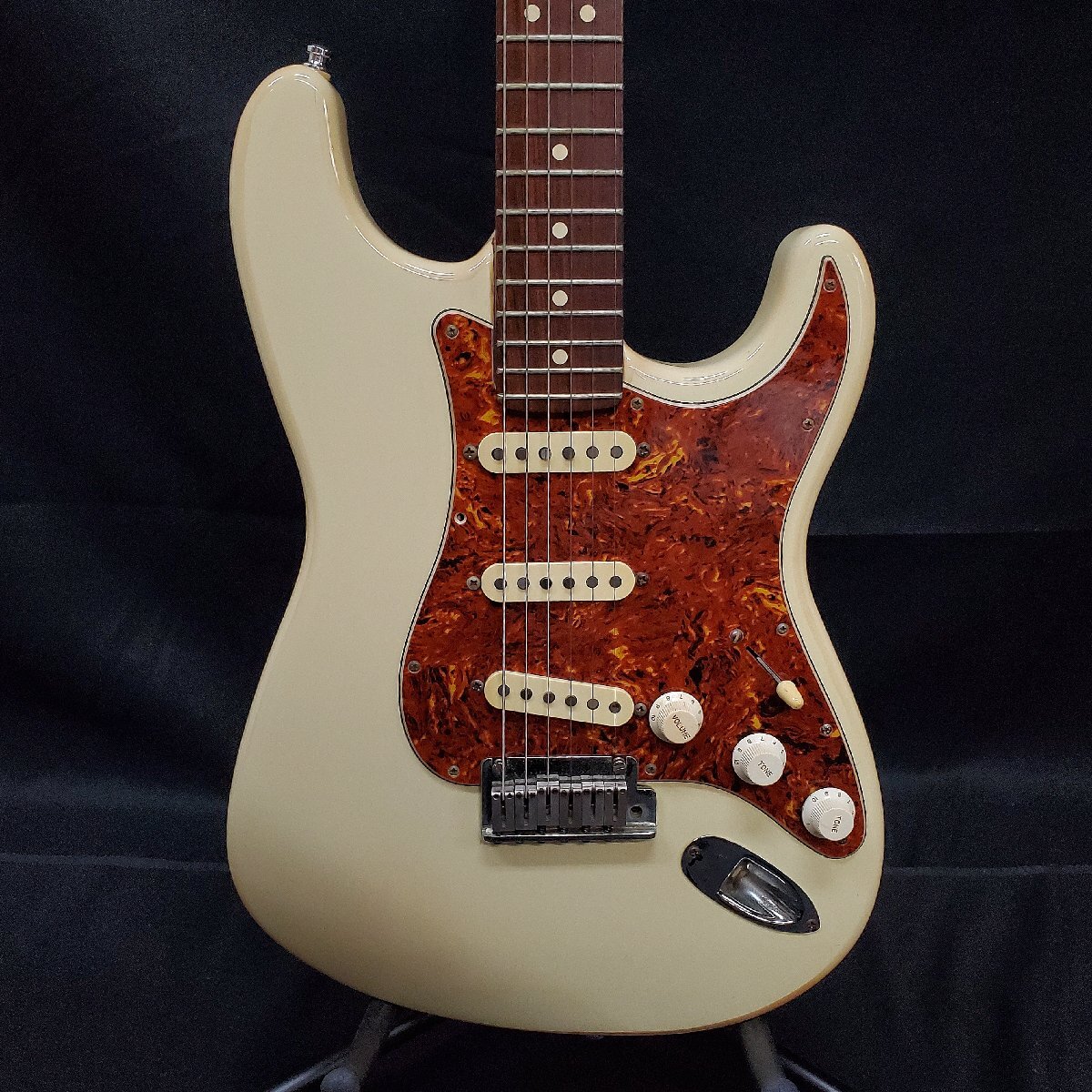 【宝蔵】エレキギター Fender STRATOCASTER N397983 フェンダー ストラキャスター USA 1993年 サインあり ハードケース付 ジャンク 現状品_画像5