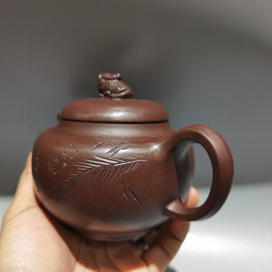 ◆古寳堂◆近現代 紫砂壺 芭蕉金蝉壺 顧景舟 紫泥 茶具 茶道品 極細工 古置物 古擺件 中国古美術 時代物 古董品_画像4