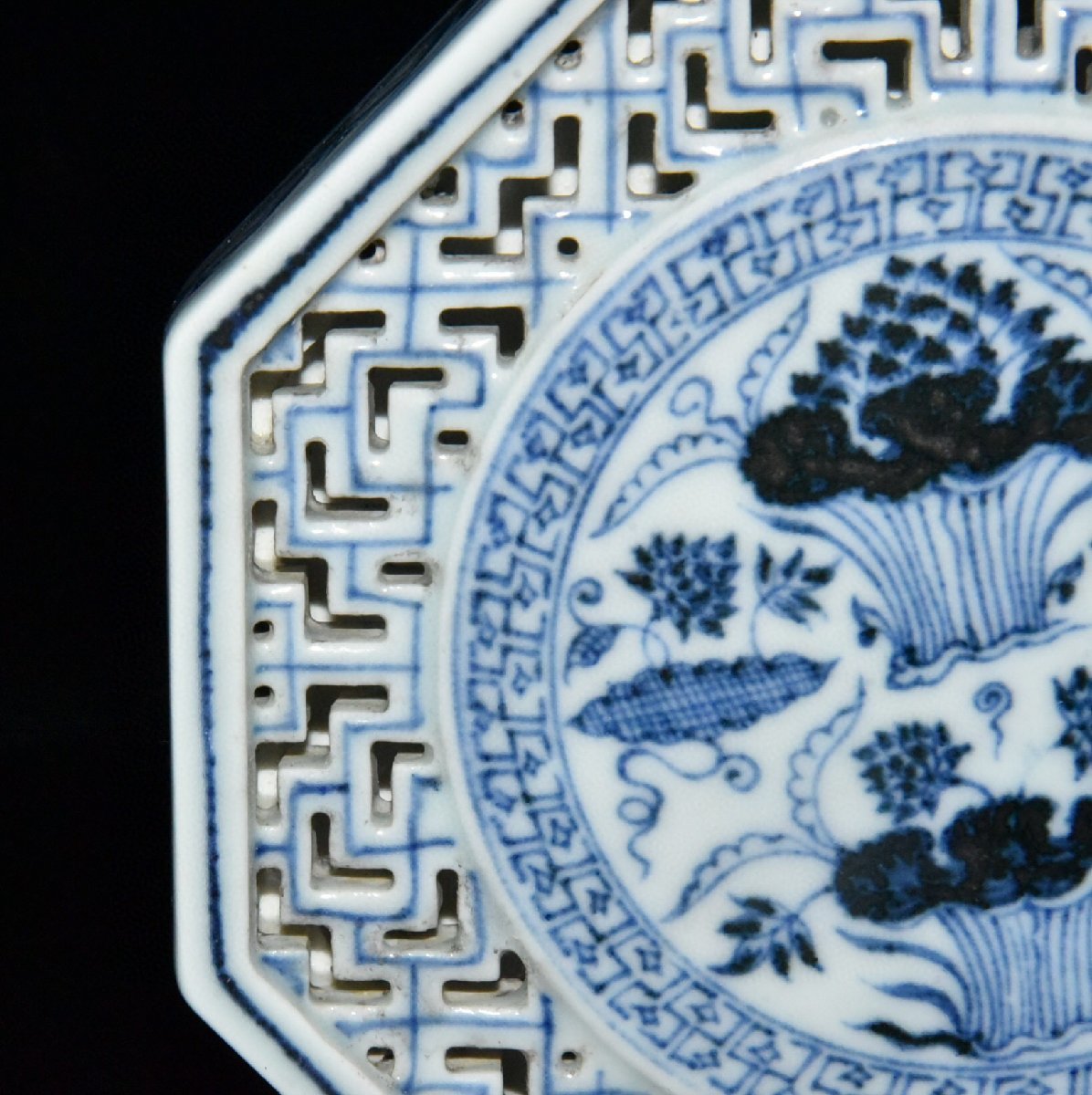 ◆古寳堂◆明 宣德年製款 青花 荷花紋 茶盤 古陶瓷品 極細工 古置物 古擺件 中国古美術 時代物 古董品_画像4