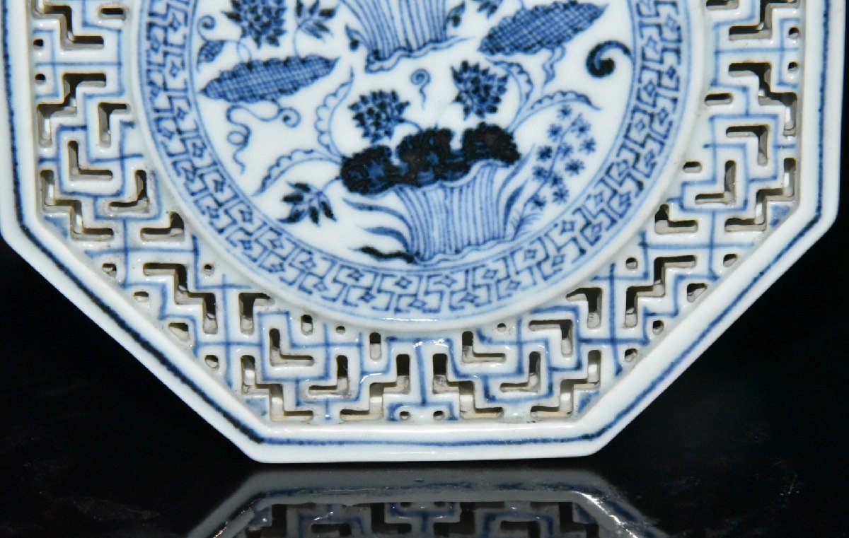 ◆古寳堂◆明 宣德年製款 青花 荷花紋 茶盤 古陶瓷品 極細工 古置物 古擺件 中国古美術 時代物 古董品_画像5