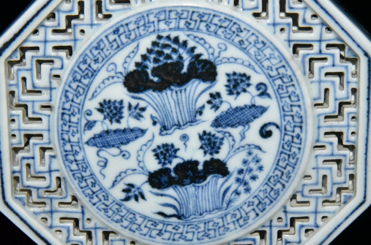 ◆古寳堂◆明 宣德年製款 青花 荷花紋 茶盤 古陶瓷品 極細工 古置物 古擺件 中国古美術 時代物 古董品_画像7