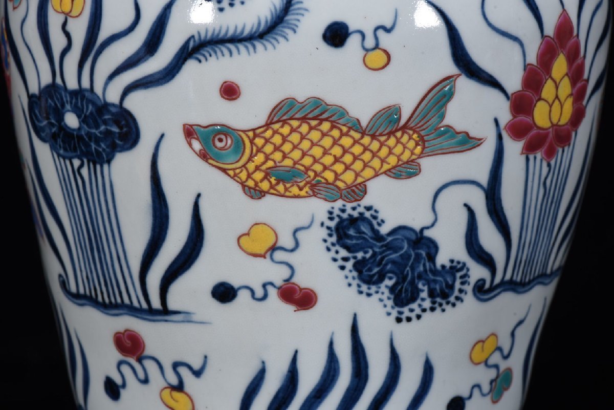 ◆古寳堂◆明 宣德年製款 青花 魚藻紋 梅瓶 古陶瓷品 極細工 古置物 古擺件 中国古美術 時代物 古董品_画像6