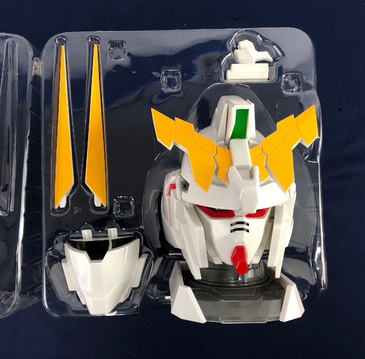 * secondhand goods * most lot Mobile Suit Gundam & Mobile Suit Gundam UC~ red . star. repeated .~ Unicorn Gundam head display . van Puresuto 