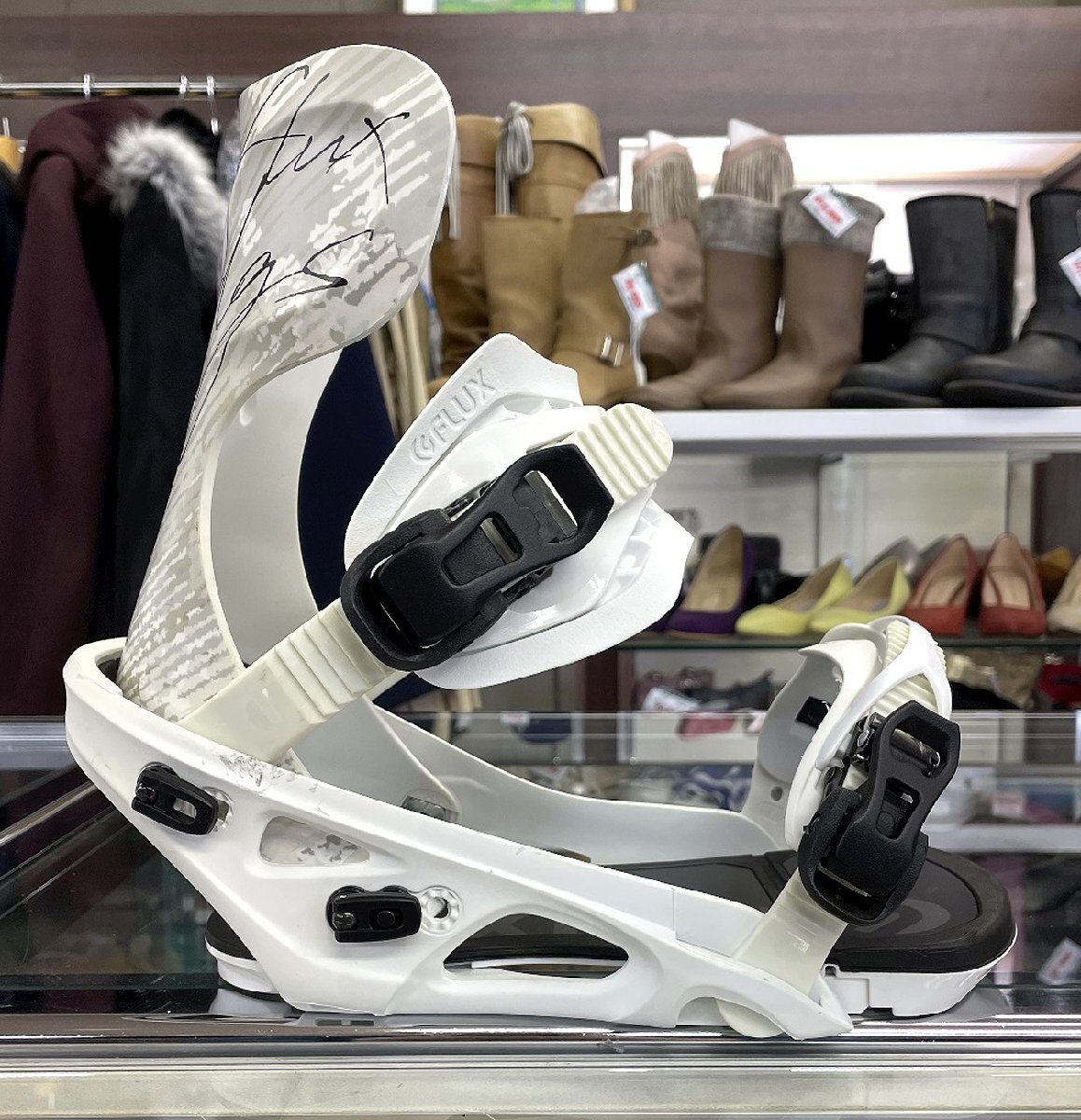 2024最新のスタイル FLUX - Yahoo!オークション 18/19 スノーボード Camo White DSW Mサイズ