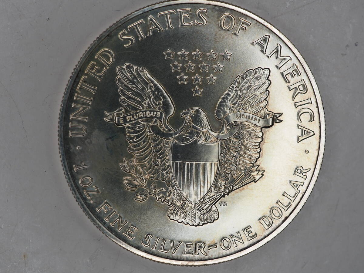 アメリカ ONE DOLLAR　1ドル　 ウォーキングリバティ　銀貨 イーグル コイン 硬貨　ケース入り_画像3