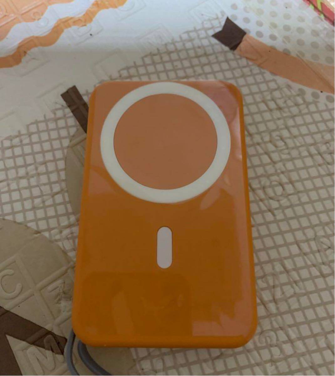 モバイルバッテリー ワイヤレス充電 iphone 10000mAh 大容量 薄型 マグネット式 ケーブル内蔵 オレンジ_画像1