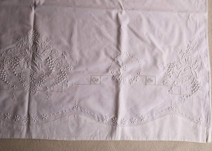 【119】フランス アンティーク ヴィンテージ 手刺繍 カットワーク ドロンワーク 端切れ 白 コットン ハンドメイドの材料 リメイク カーテンの画像4