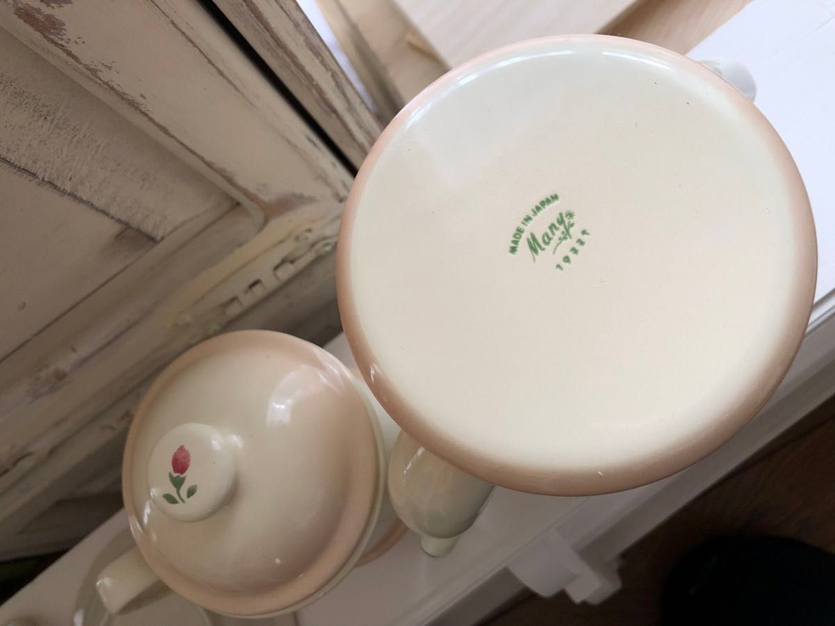 マニーローズ 2段ポットとクリーマーセット 茶こし付き未使用 マニーローズ 2段ポットとクリーマーセット 茶こし付き未使用