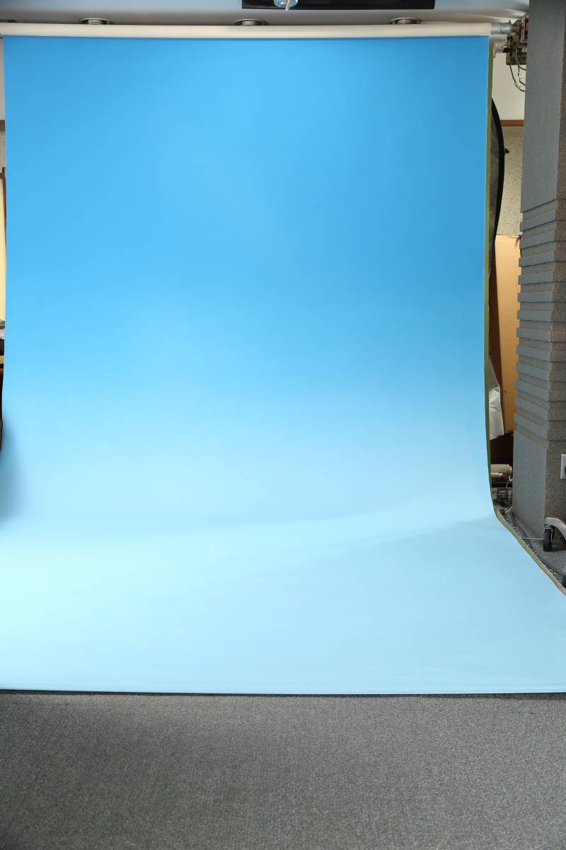 超美品　布バックスクリーン　水色　防炎　写真スタジオ背景　2.7ｍｘ６ｍ　使用数回　ロールバック　手渡し歓迎_画像1