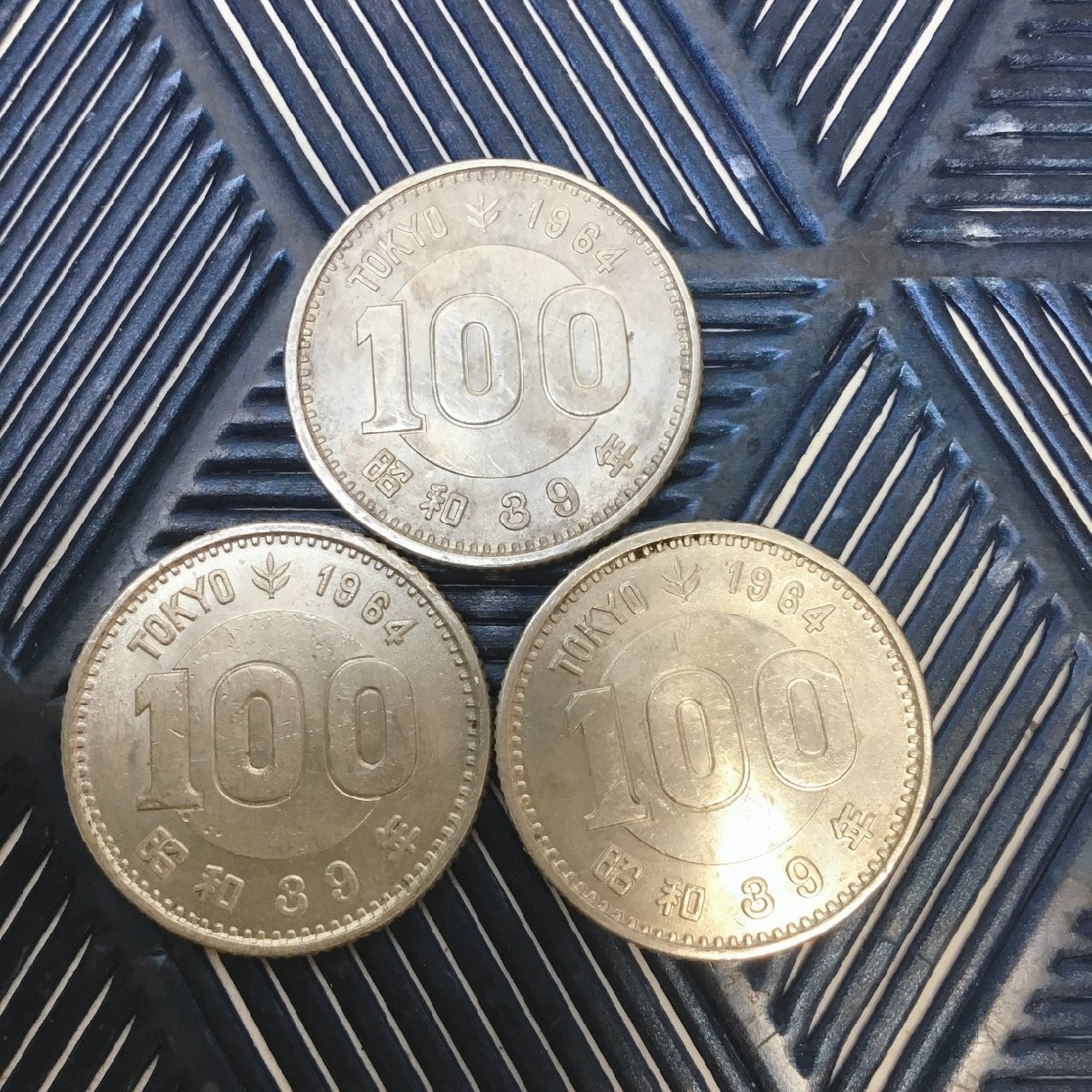 【中古品/インボイス登録店/CH】旧100円硬貨 オリンピック 3枚セット 百円 昭和39年 記念硬貨　RS0326/0003_画像3