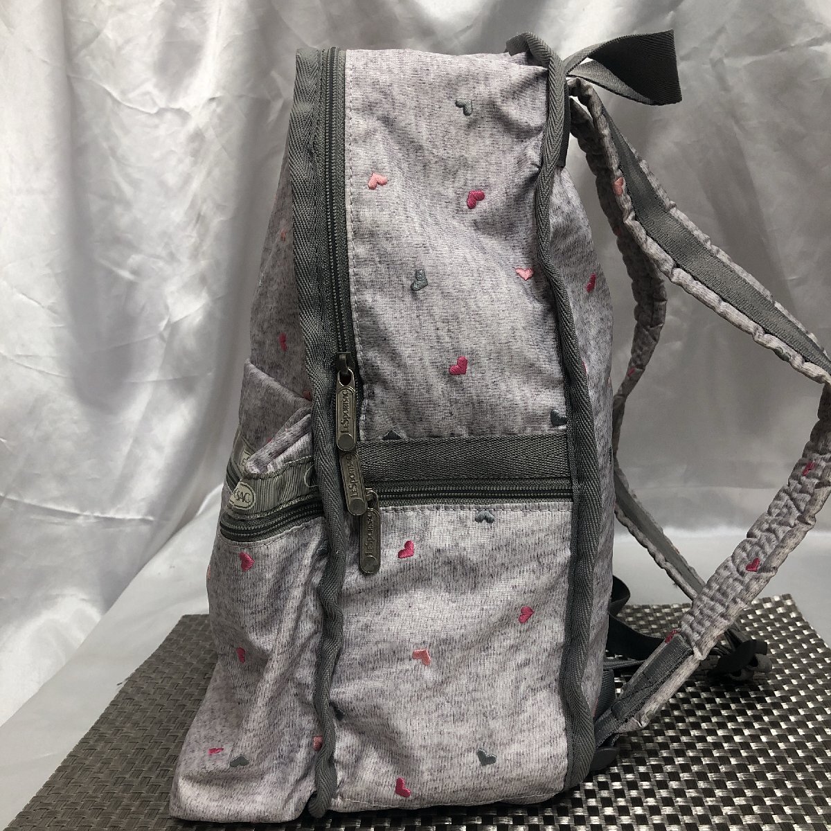 【中古良品/インボイス登録店/TO】LeSportsac レスポートサック ナイロン リュック ハート刺繍 バックパック レディース　MZ0327/0005_画像3