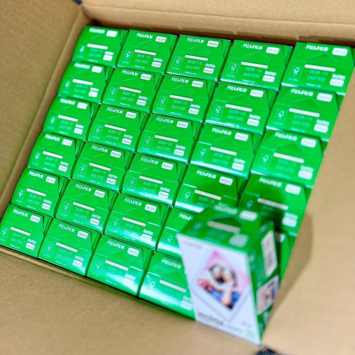 チェキ フィルム instax MINI 20枚×30箱【新品未開封】600枚分 1 チェキ フィルム instax MINI 20枚×30箱【新品未開封】600枚分 1