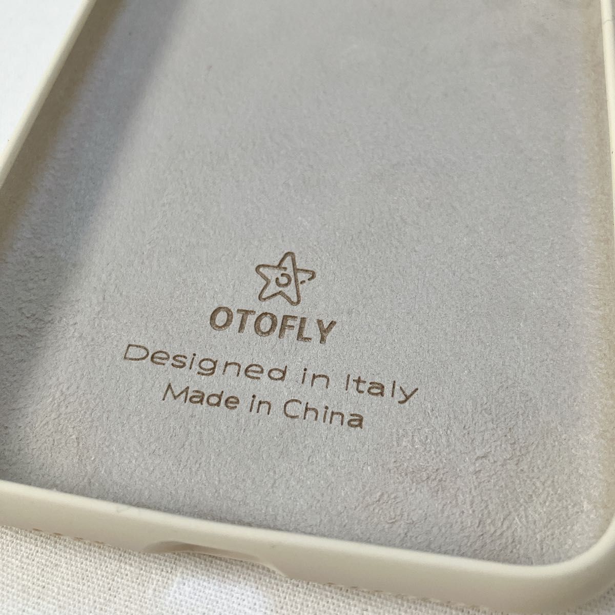 OTOFLY iPhone 11 Pro Max ケース ソフト タッチ シリコンケース 薄型 超軽量 指紋防止 全面保護 耐衝撃