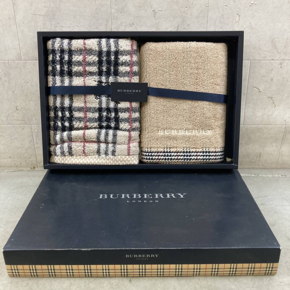 [3-150]BURBERRY LONDONバーバリー フェイスタオル 2枚セット_画像1