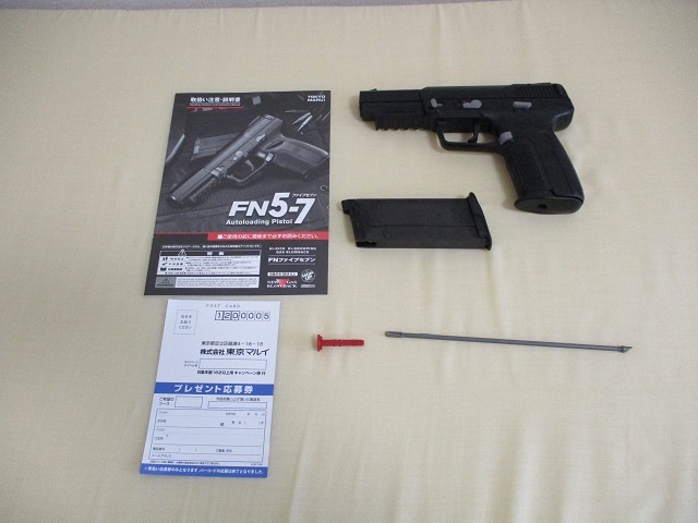 東京マルイ　ガスブローバック　FN　５－７（ファイブセブン）　　スペアマガジン１本付き_画像1