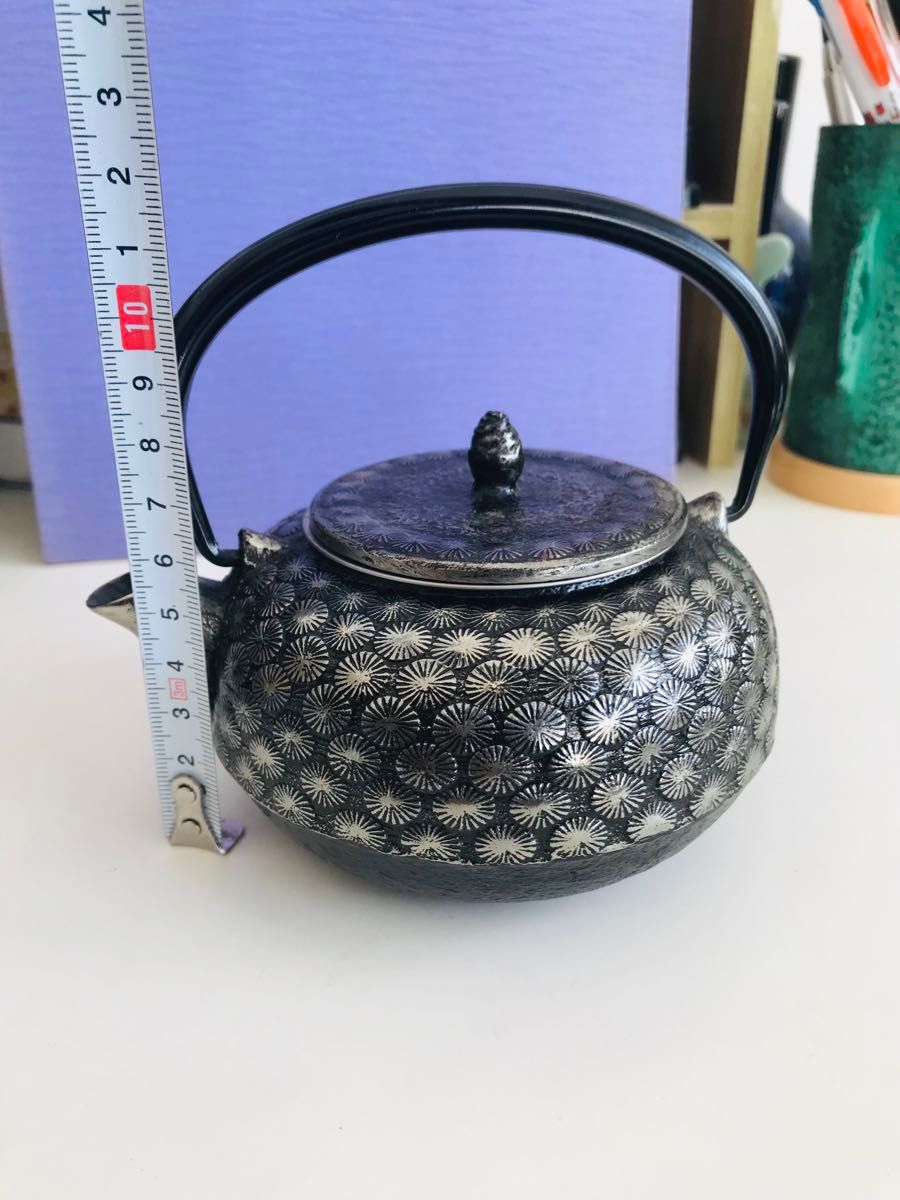 南部鉄器 鉄瓶 茶器 金属工芸 岩鋳　金秀堂 砂鉄　銀松紋