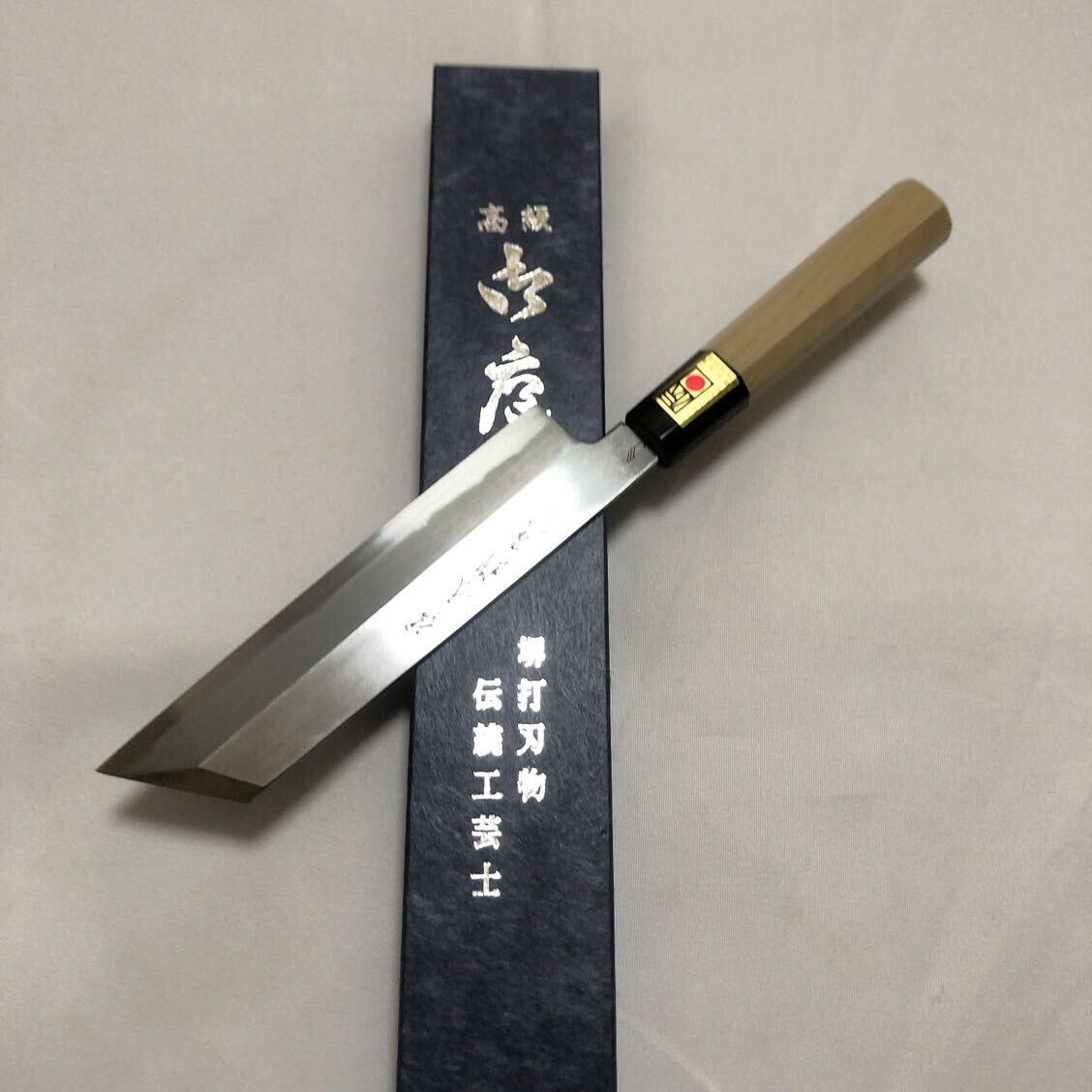 堺打刃物　むきもの包丁180mm 白二鋼 朴木八角水牛柄 伝統工芸品 _画像6