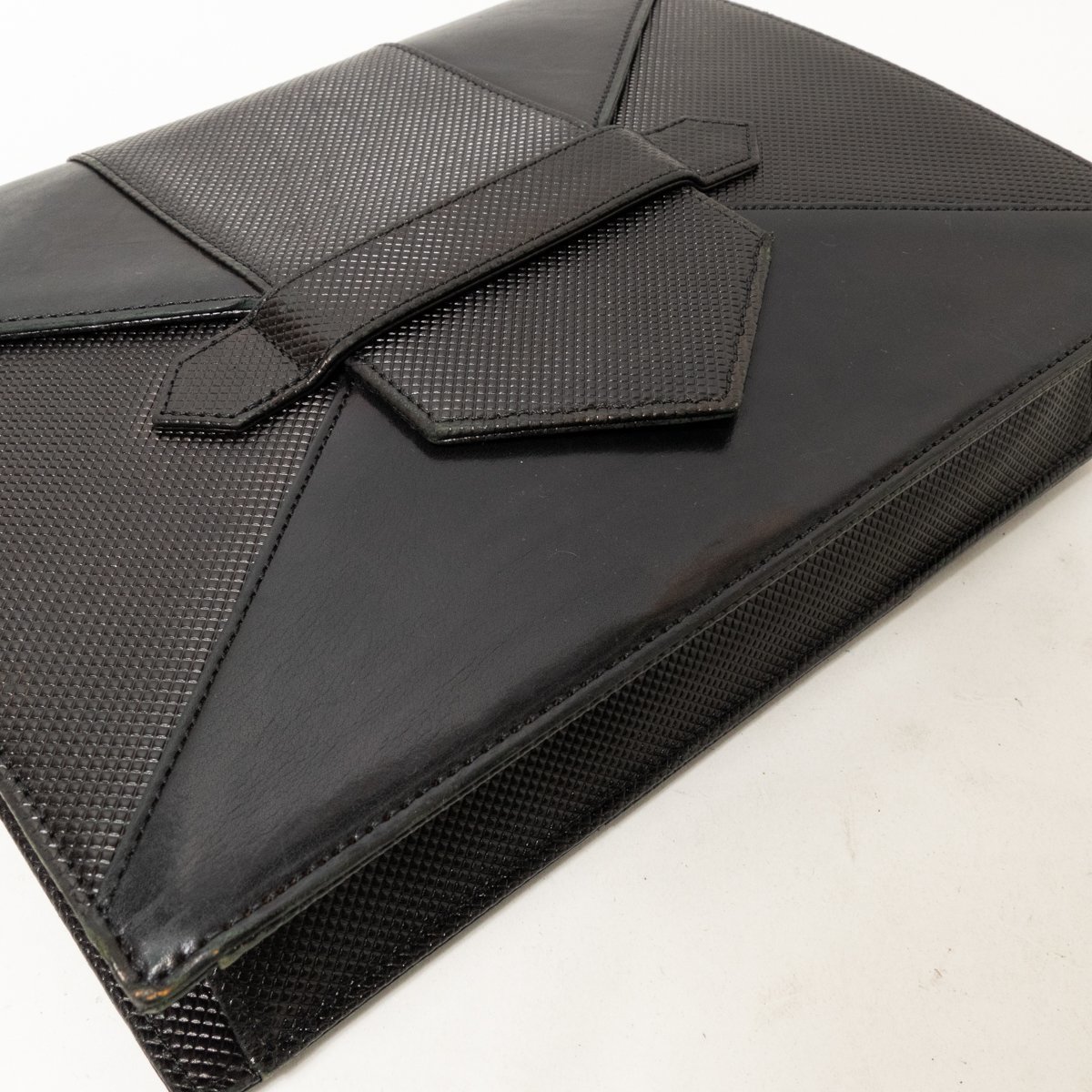 【1円スタート】Yves Saint Laurent イブサンローラン レザークラッチバッグ 鞄 サブバッグ ファッション小物 服飾小物 ブラック 黒_画像6