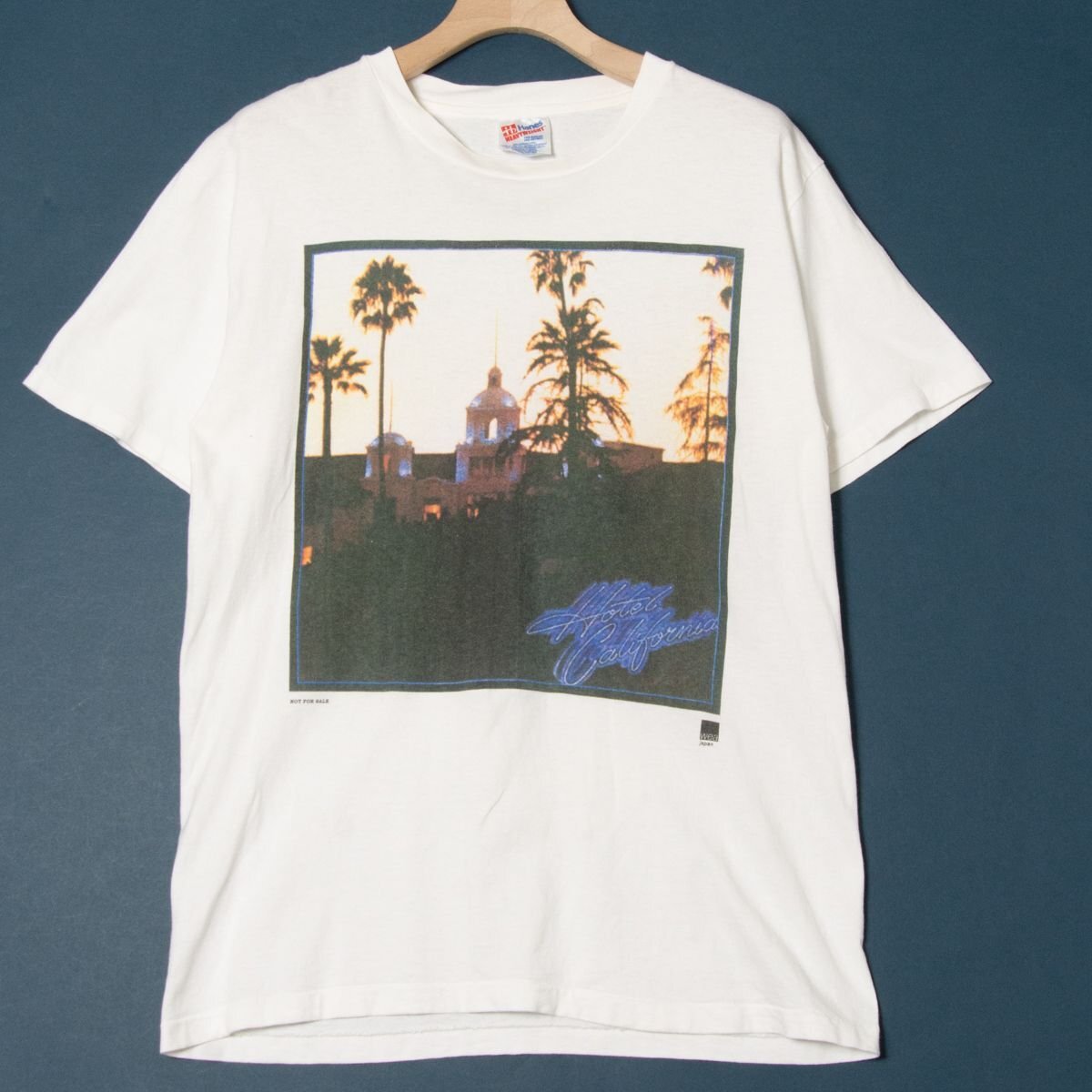 メール便◯ USA製 非売品 Mサイズ Hanes ヘインズ Hotel California ホテルカリフォルニア 半袖 Tシャツ クルーネック バンド ホワイト_画像1