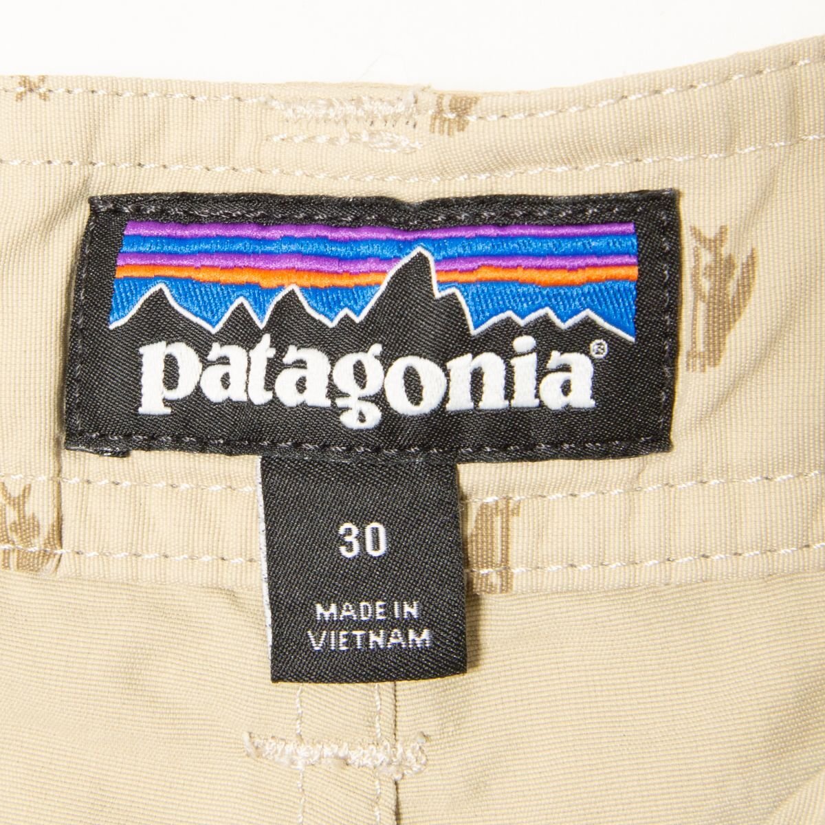 メール便○ patagonia パタゴニア サイズ30 ショーツ ハーフパンツ カモ柄 ナイロン100％ ベージュ系 メンズ カジュアル アウトドア 古着_画像9