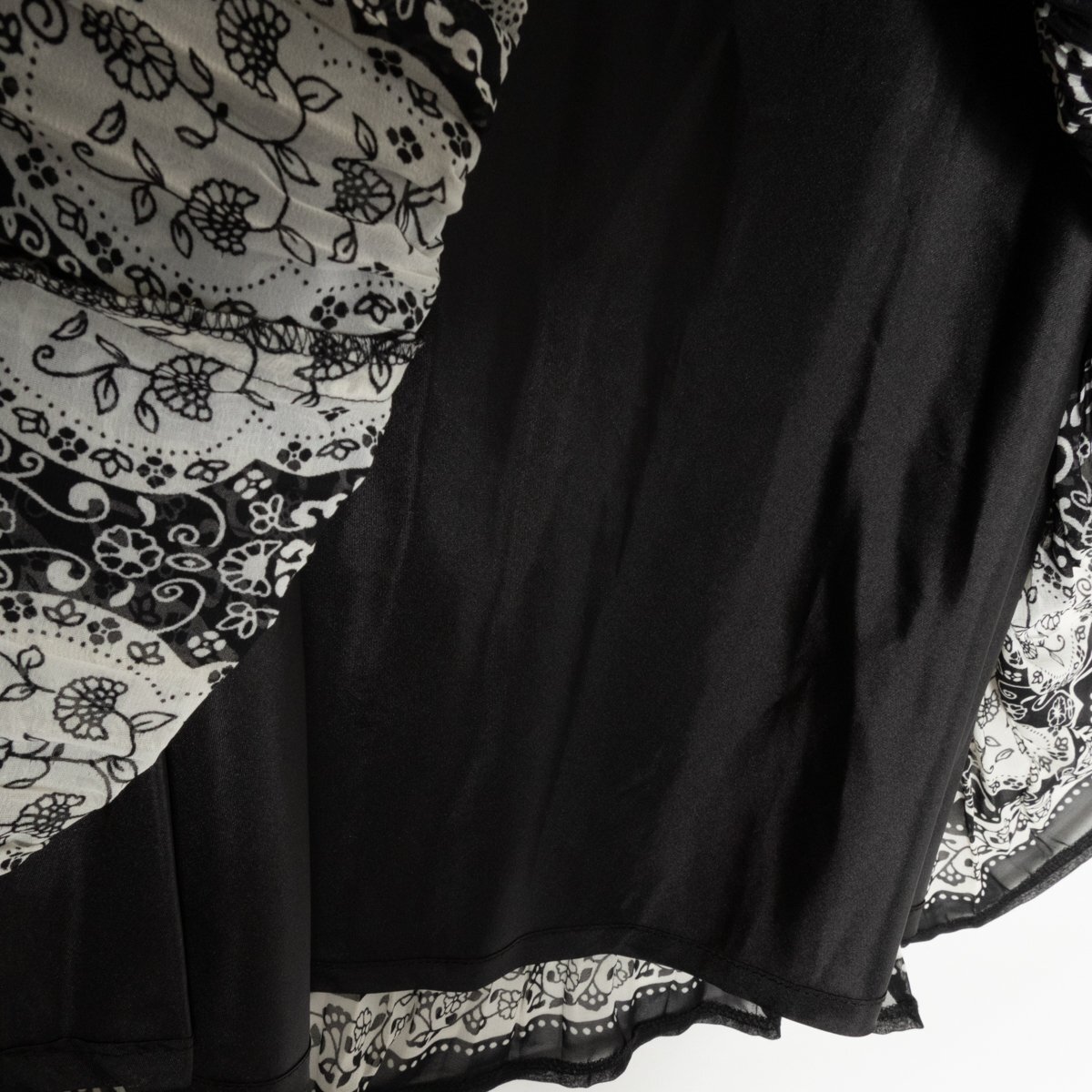 SPECCHIO スペッチオ セットアップ プリーツトップス フレアスカート 総柄 薄手 40 ポリエステル100% ブラック 黒 綺麗め カジュアルの画像4