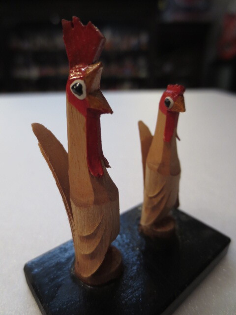【壽】古作　木彫人形　夫婦鶏　削りかけ　民芸品　木工玩具_画像1