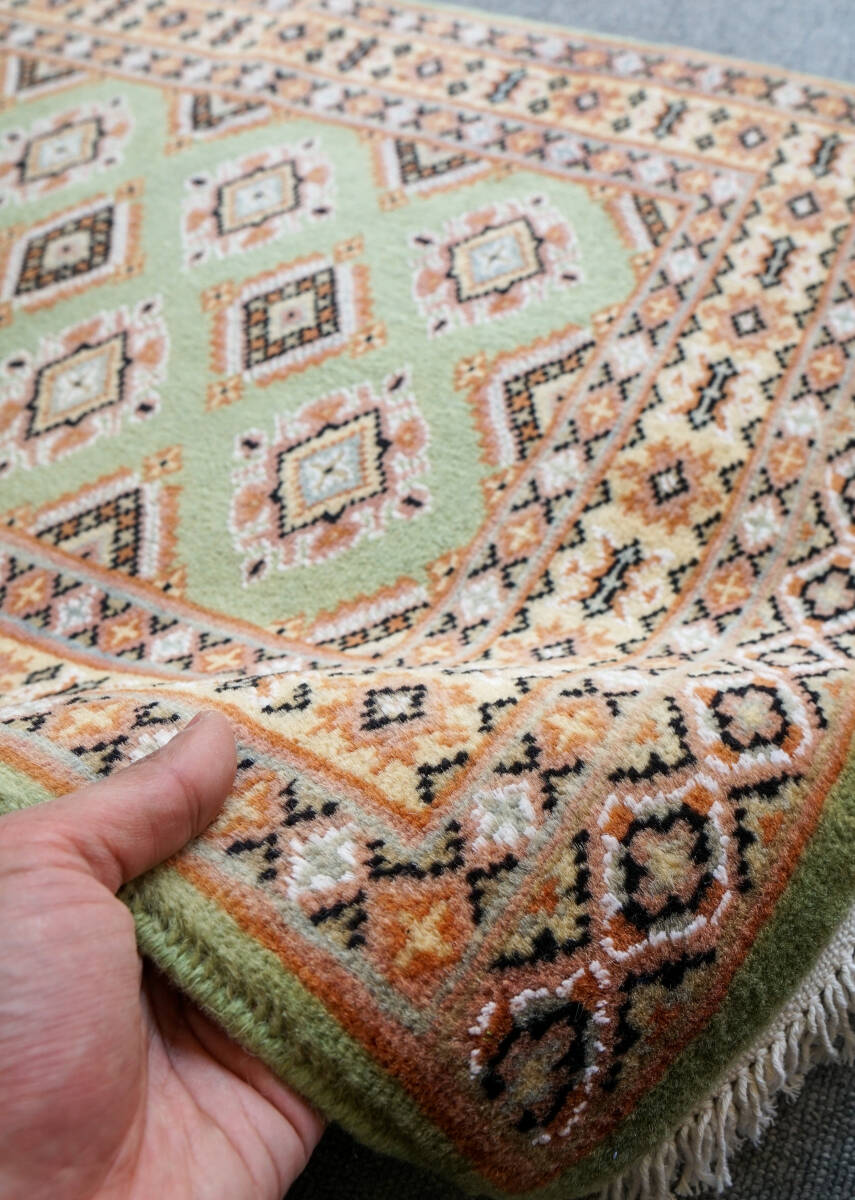 93×61cm【パキスタン手織り絨毯】
