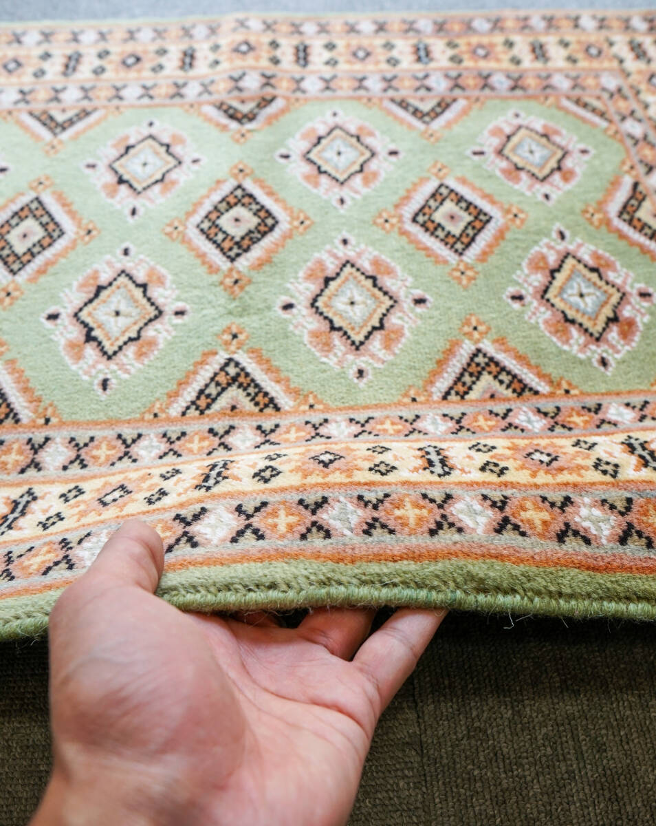 93×61cm【パキスタン手織り絨毯】
