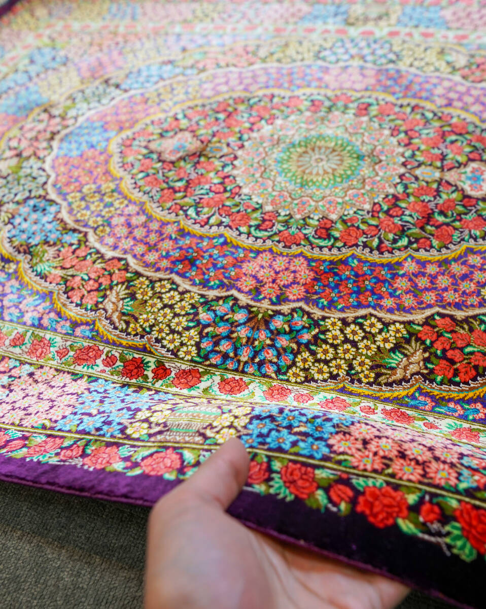 122×80cm ペルシャ クム産の総手織り絨毯 シルク100% 証明書付き 122×80cm ペルシャ クム産の総手織り絨毯 シルク100% 証明書付き