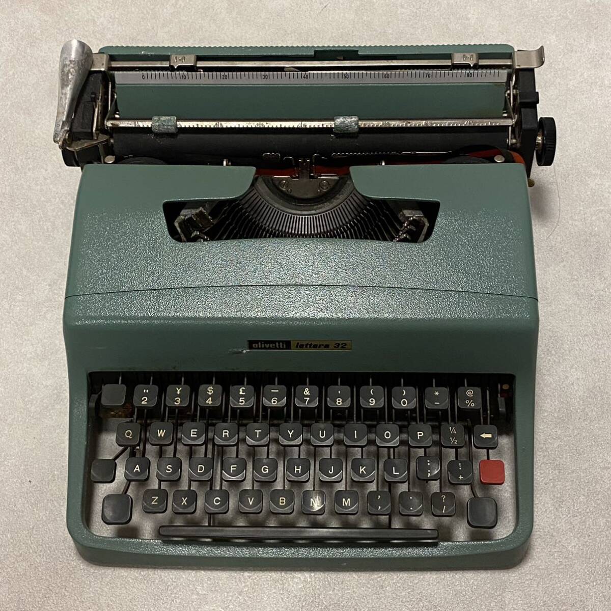 【EW240129】 オリベッティ タイプライター アンティーク olivetti lettera 32 スペイン製の画像1