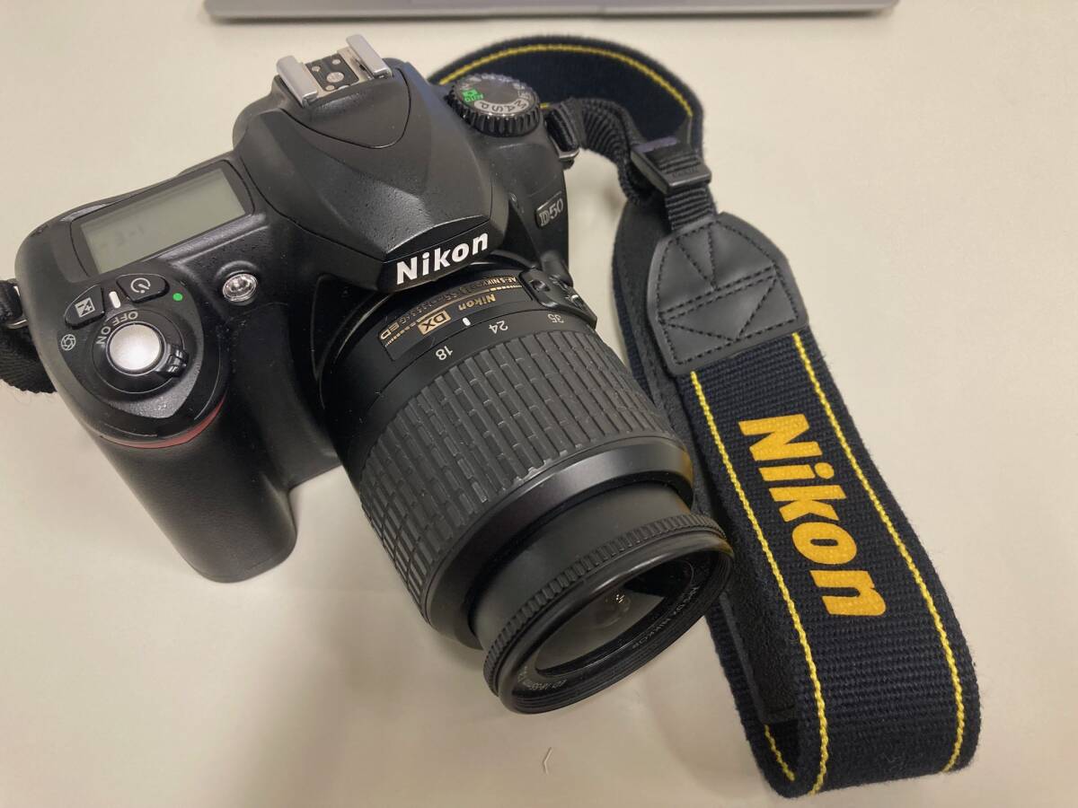 Nikon D50ボディとAF-S18-55mmレンズ_画像1