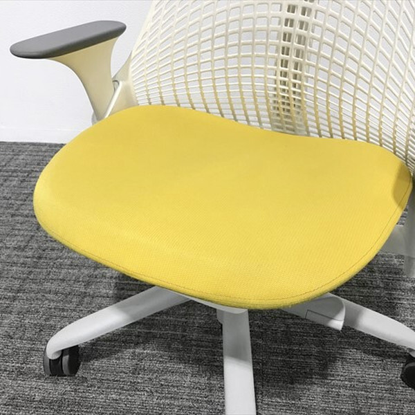 HermanMiller セイルチェア Sayl Chair ミドルバック オフィスチェア 肘付き ハーマンミラー イエロー 中古 IO-864950Cの画像4