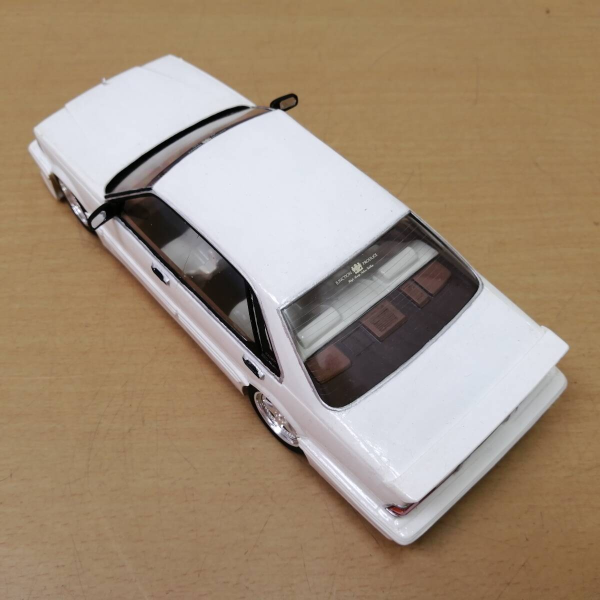 ○24032134 プラモデル 完成品 日産 セドリック ブロアムVIP NISSAN CEDRIC VROGHAM VIP ホワイト 全長約20.5cmの画像5