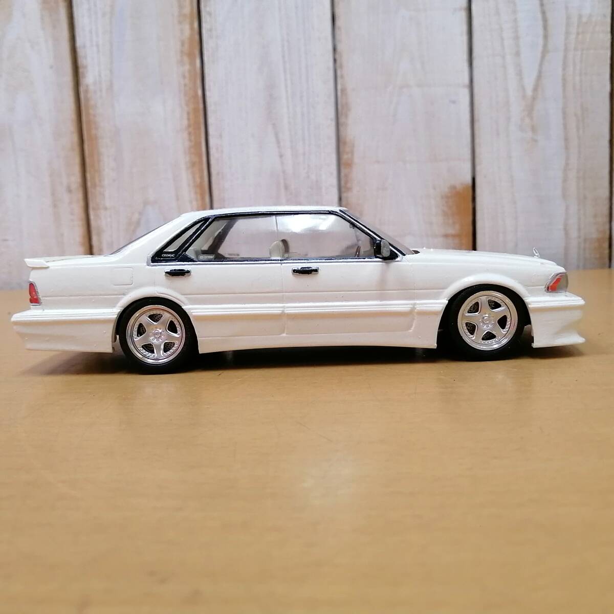 ○24032134 プラモデル 完成品 日産 セドリック ブロアムVIP NISSAN CEDRIC VROGHAM VIP ホワイト 全長約20.5cmの画像7