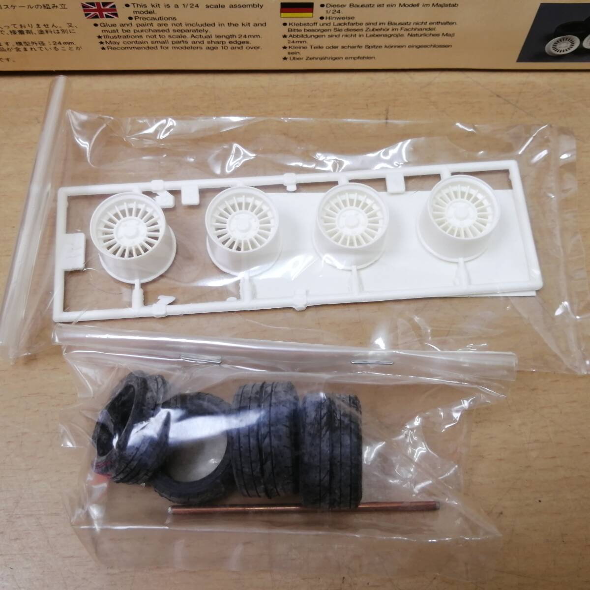 ○24032315　【未使用】 フジミ模型　リネアスポーツ　WHEEL&TYRE　LIENA SPORT WHEEL　IU25　スケール1/24　プラモデル　パーツ　箱入り_画像5