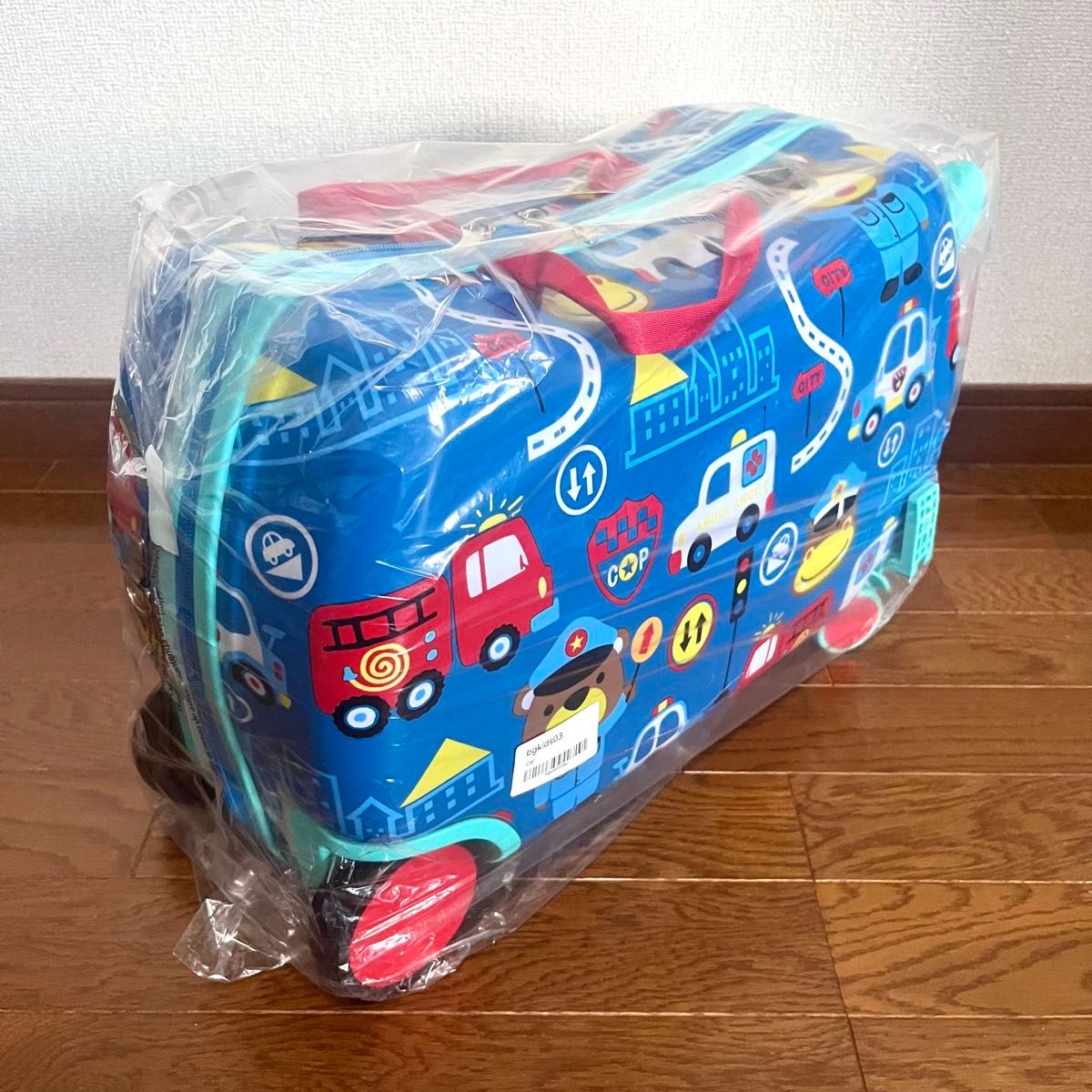 【新品・送料無料】子供が乗れるスーツケース くるま柄 機内持込OK（47.0×23.5×31.0cm 耐荷重50kg）