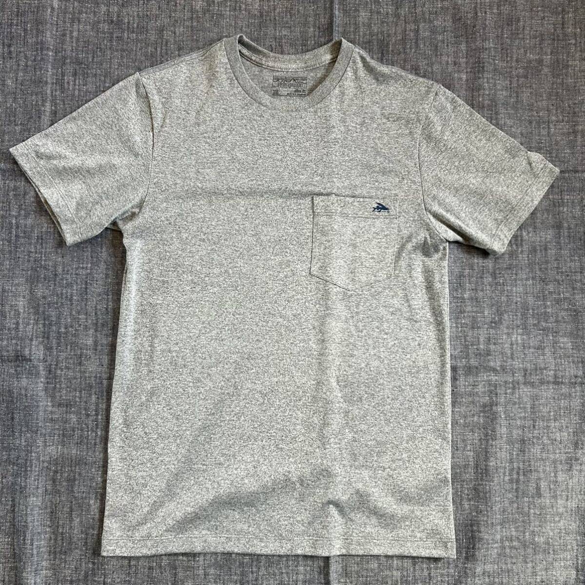 極美品 パタゴニア patagonia フライングフィッシュ リサイクル ポリ ポケット レスポンシビリ Tシャツ メンズXS 日本サイズS程_画像1