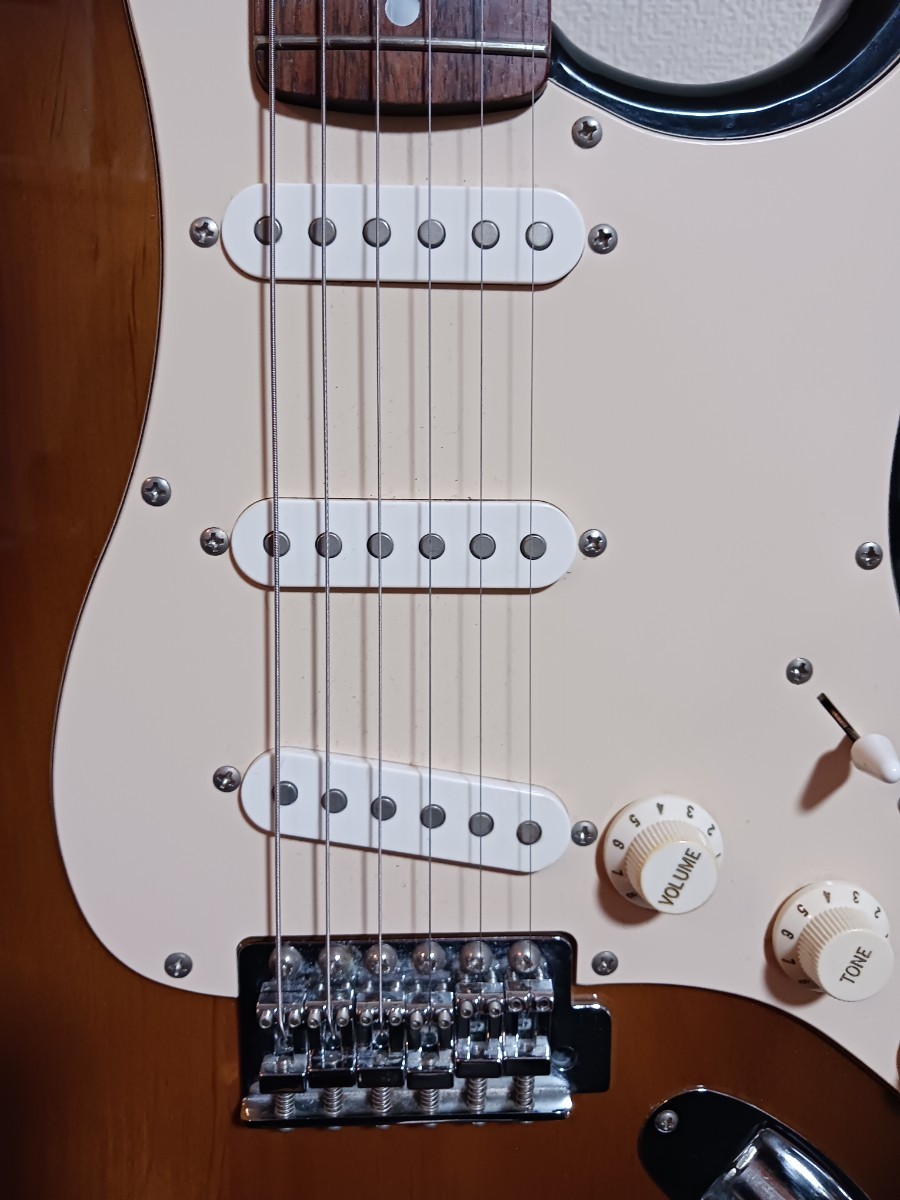 Squier by Fender Stratocaster Sunburst エレキギター ストラトキャスター サンバースト 美品の画像8