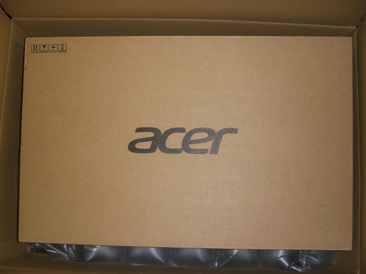 新品未開封 ☆ Acer SFG14-71-F76Y/GD ☆ 海外ノートパソコン(14インチ Corei7 オフィスなし)の夢