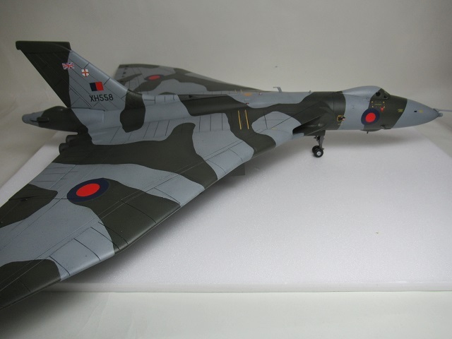  air fixing parts 1/72 Abu ro Balkan B2.. machine XH558 final product 