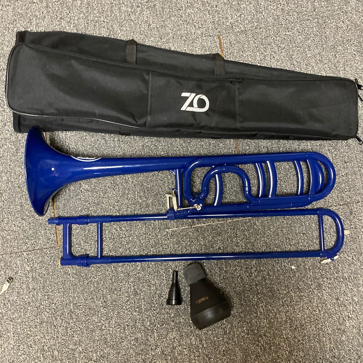 ZO Z *o- plastic tenor trombone color : dark blue okro mute attaching 