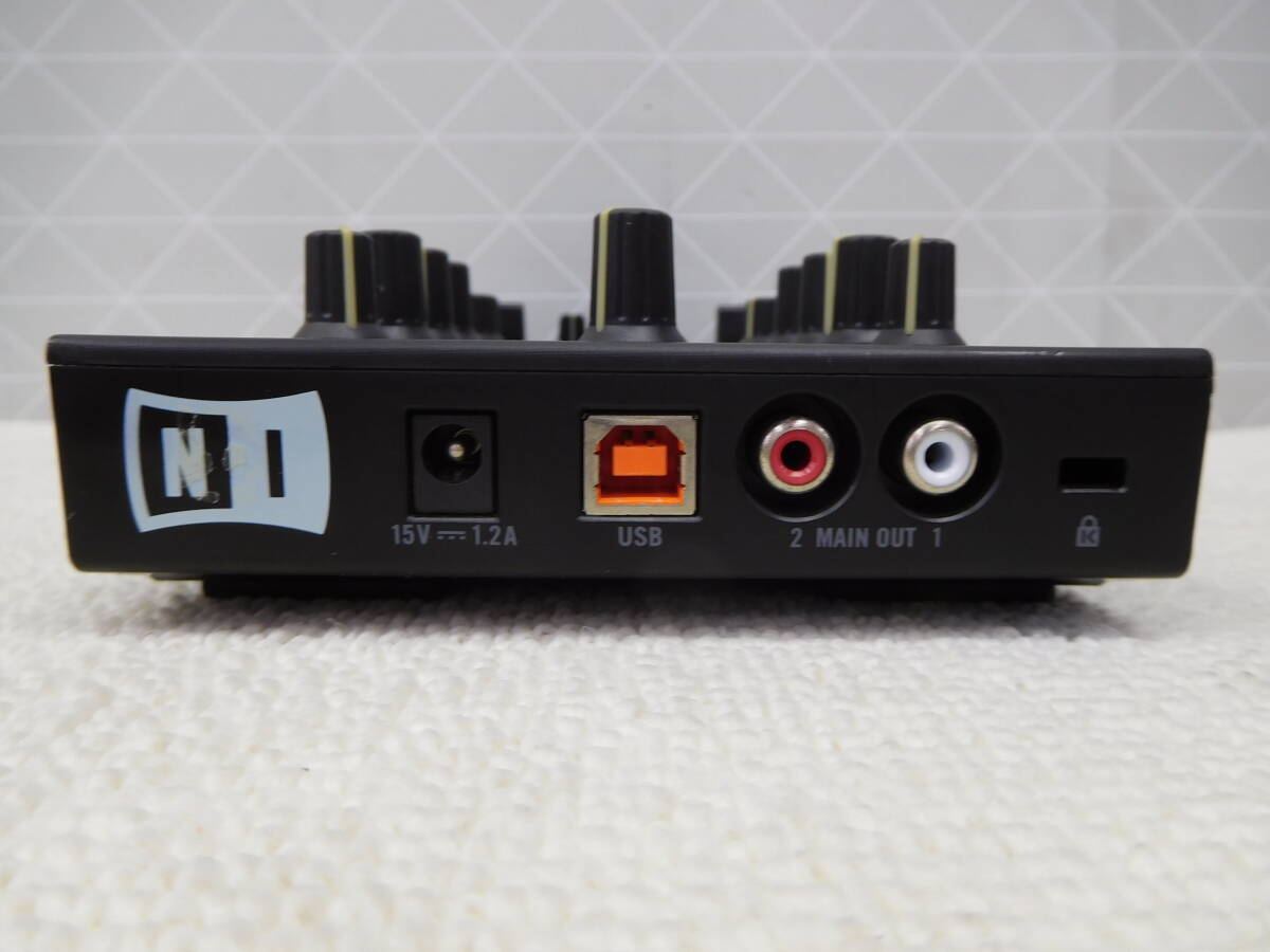 B331 美品 動確済 Native Instruments NI TRAKTOR KONTROL Z1 DJミキサー コントローラー 高品質 オーディオインターフェイス搭載の画像7