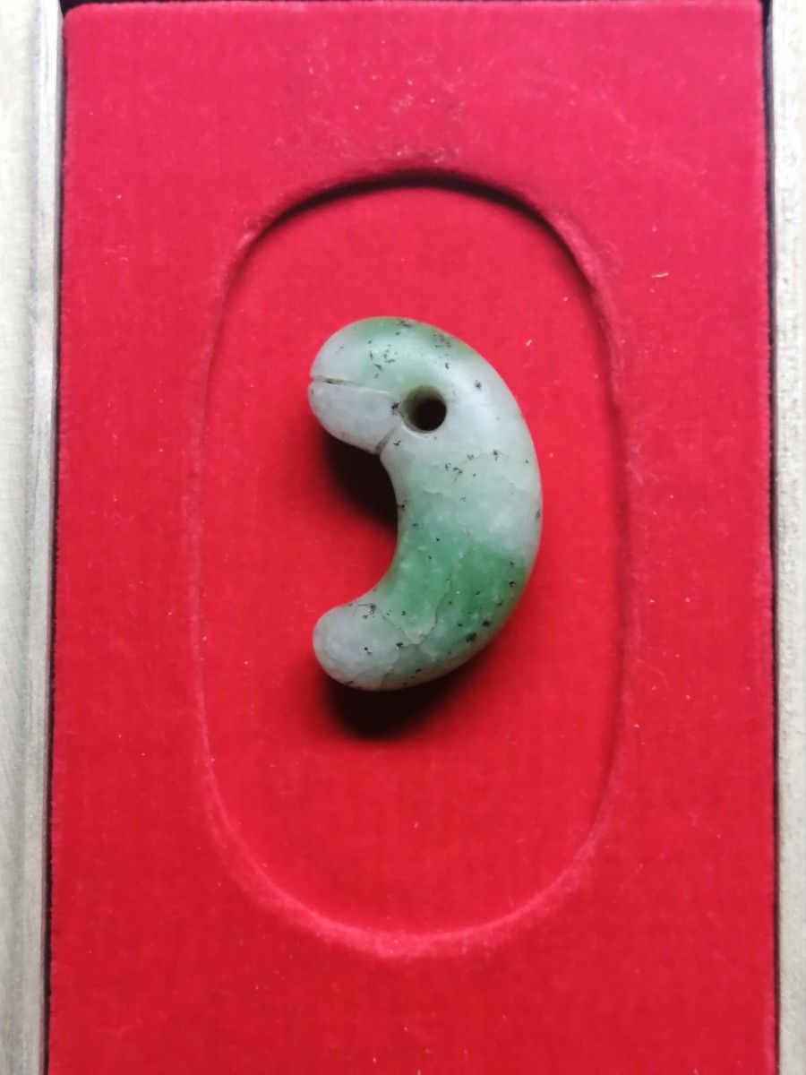 真正 古墳時代 翡翠勾玉 発掘品 古美術品 本物の古代翡翠の勾玉 真正 古墳時代 翡翠勾玉 発掘品 古美術品 本物の古代翡翠の勾玉