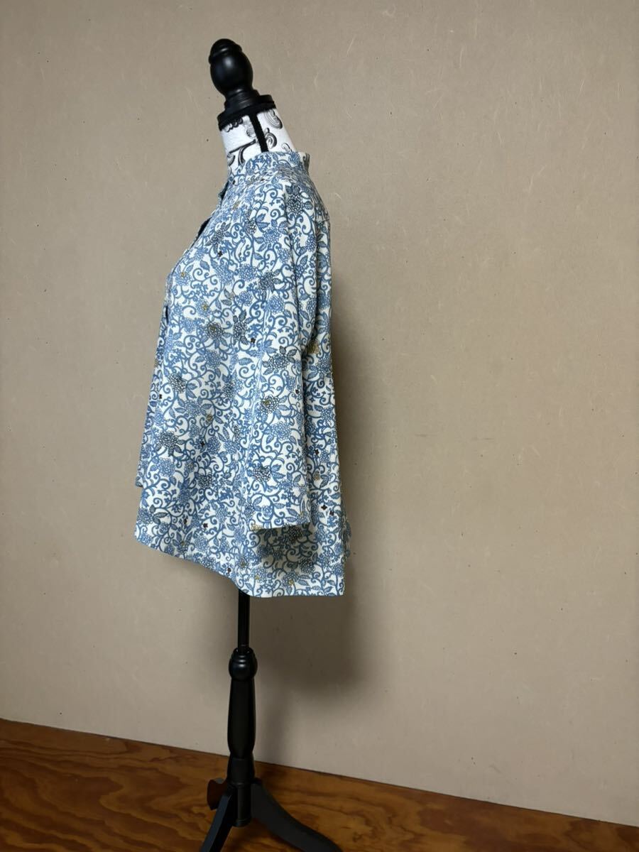 着物リメイク  スワローテイルのブラウス 型染め 草唐草文 正絹の画像2